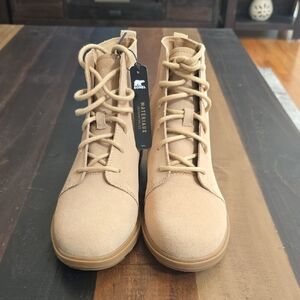 Brand New Never Worn Sorel Light Tan Wedged Lace-Up Boots